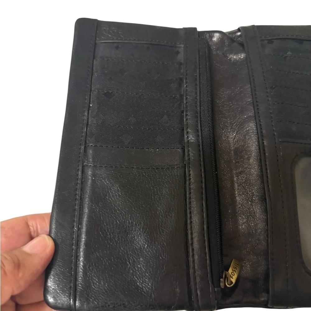 Fossil Black Leather women's vintage wallet in great condition soft with zipper